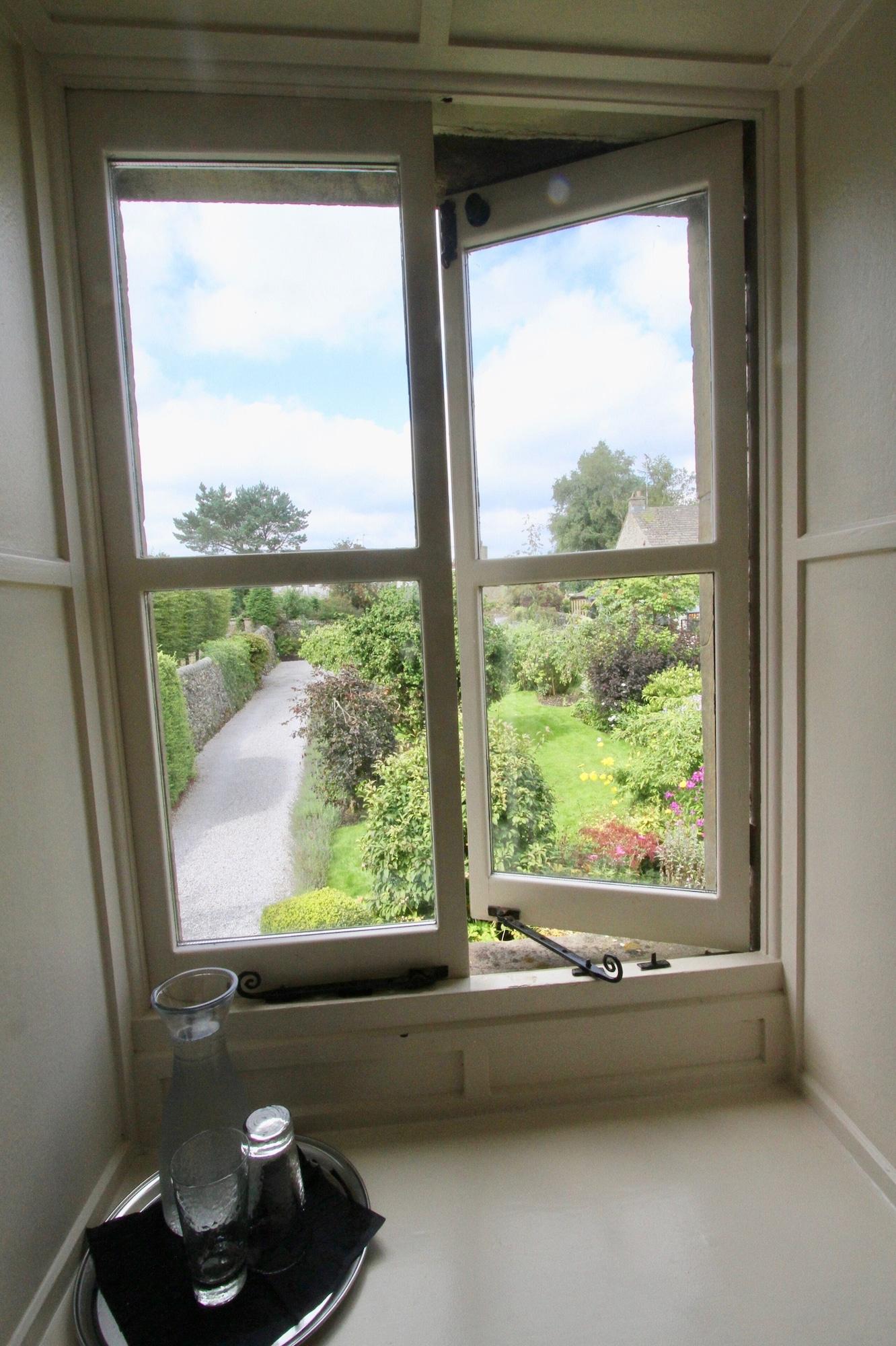 Hotel Ashfield House à Grassington Extérieur photo A window