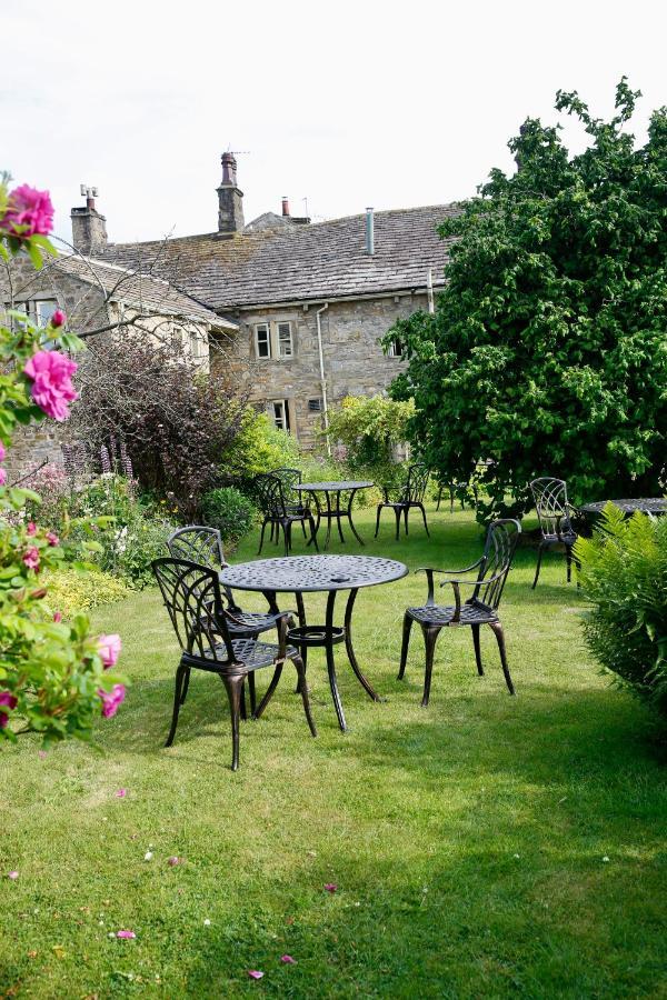 Hotel Ashfield House à Grassington Extérieur photo The garden at the Old Swan