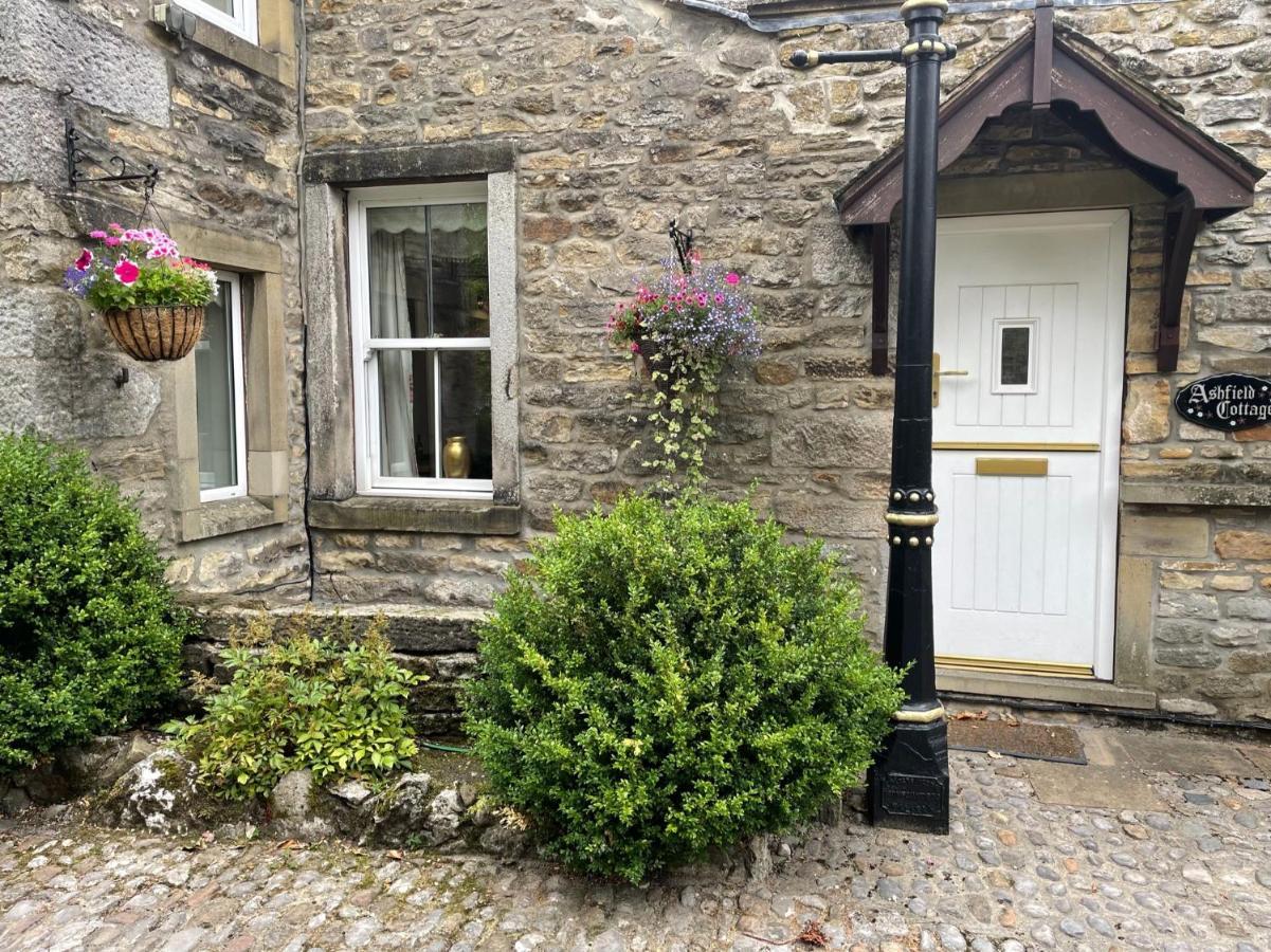 Hotel Ashfield House à Grassington Extérieur photo The smallest house in England
