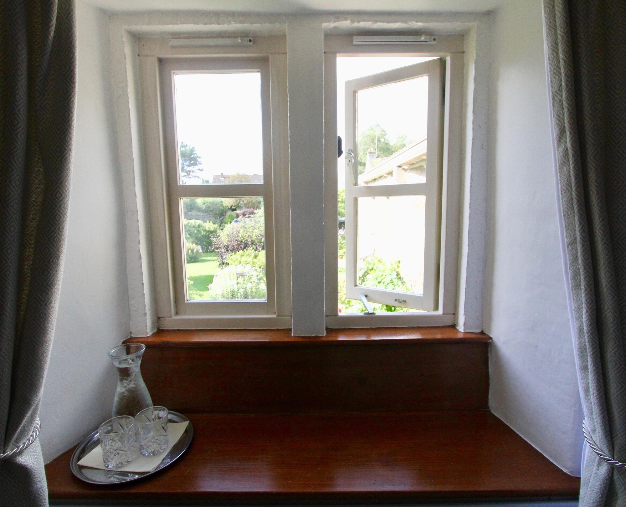 Hotel Ashfield House à Grassington Extérieur photo A windowsill