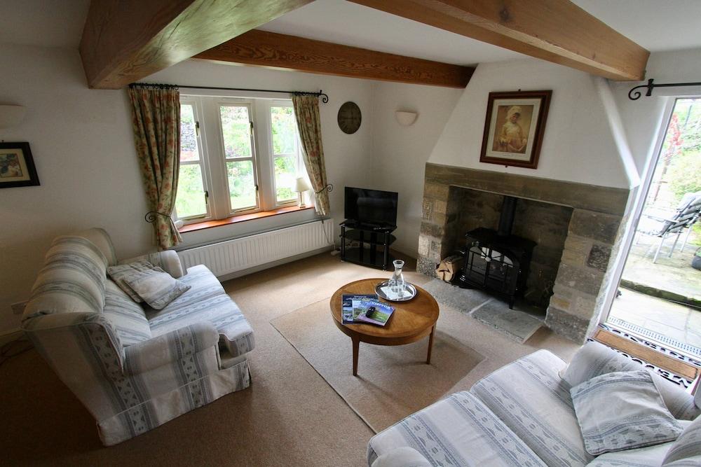 Hotel Ashfield House à Grassington Extérieur photo The living room at The Old School House