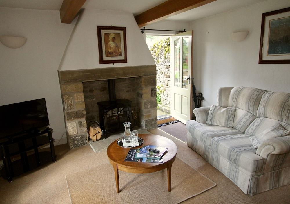 Hotel Ashfield House à Grassington Extérieur photo The living room at The Old School House