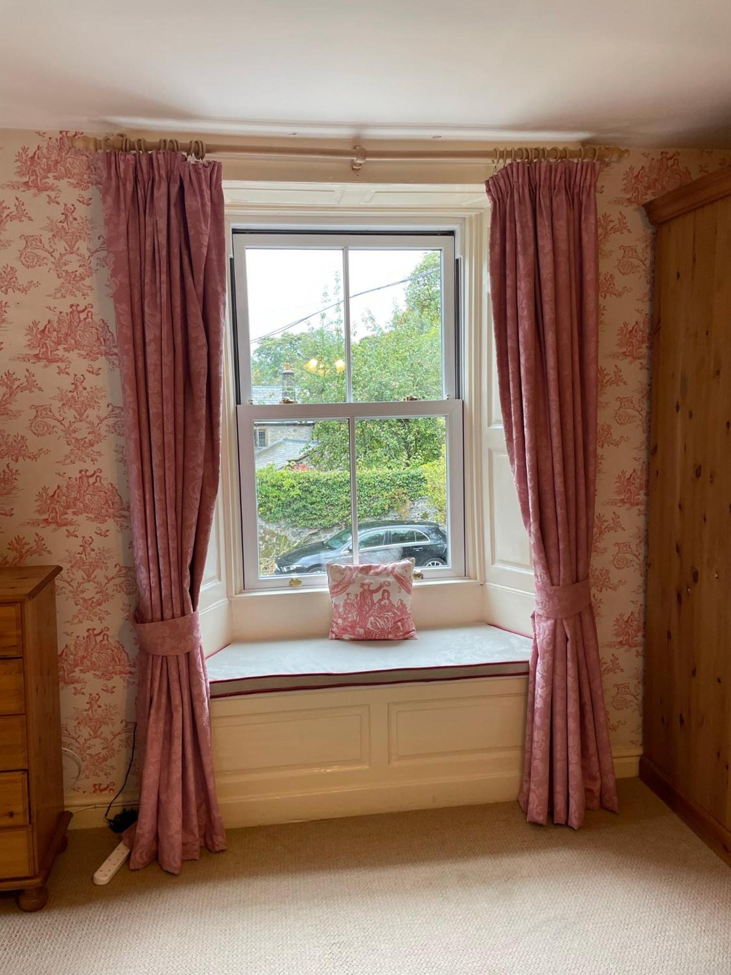 Hotel Ashfield House à Grassington Chambre photo A window with a window seat