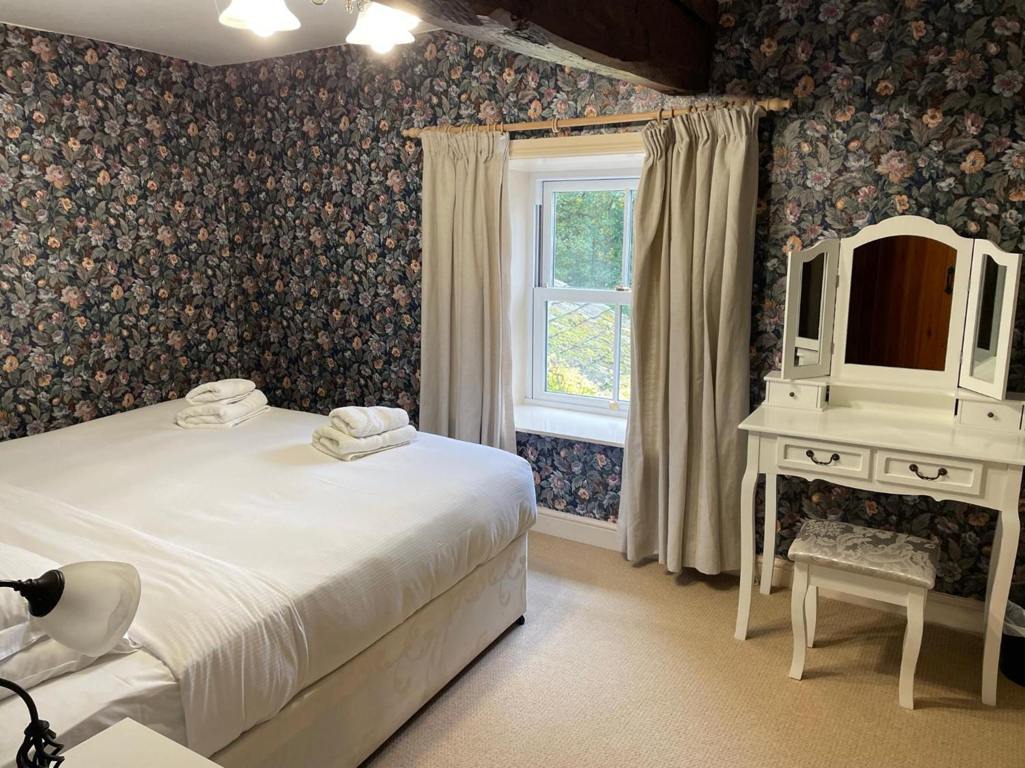 Hotel Ashfield House à Grassington Chambre photo The bedroom at The Old Post Office