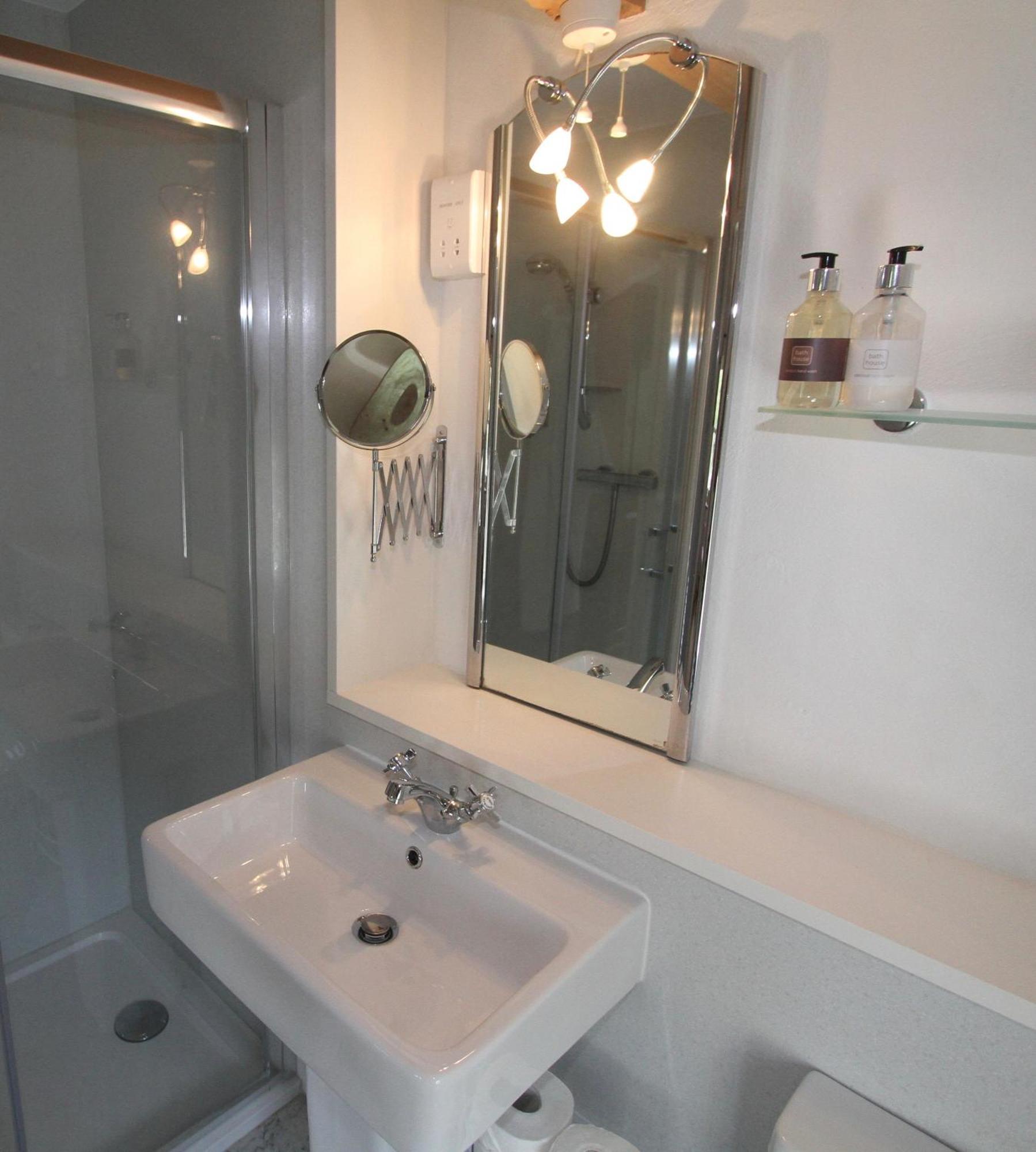 Hotel Ashfield House à Grassington Chambre photo A bathroom in a hotel